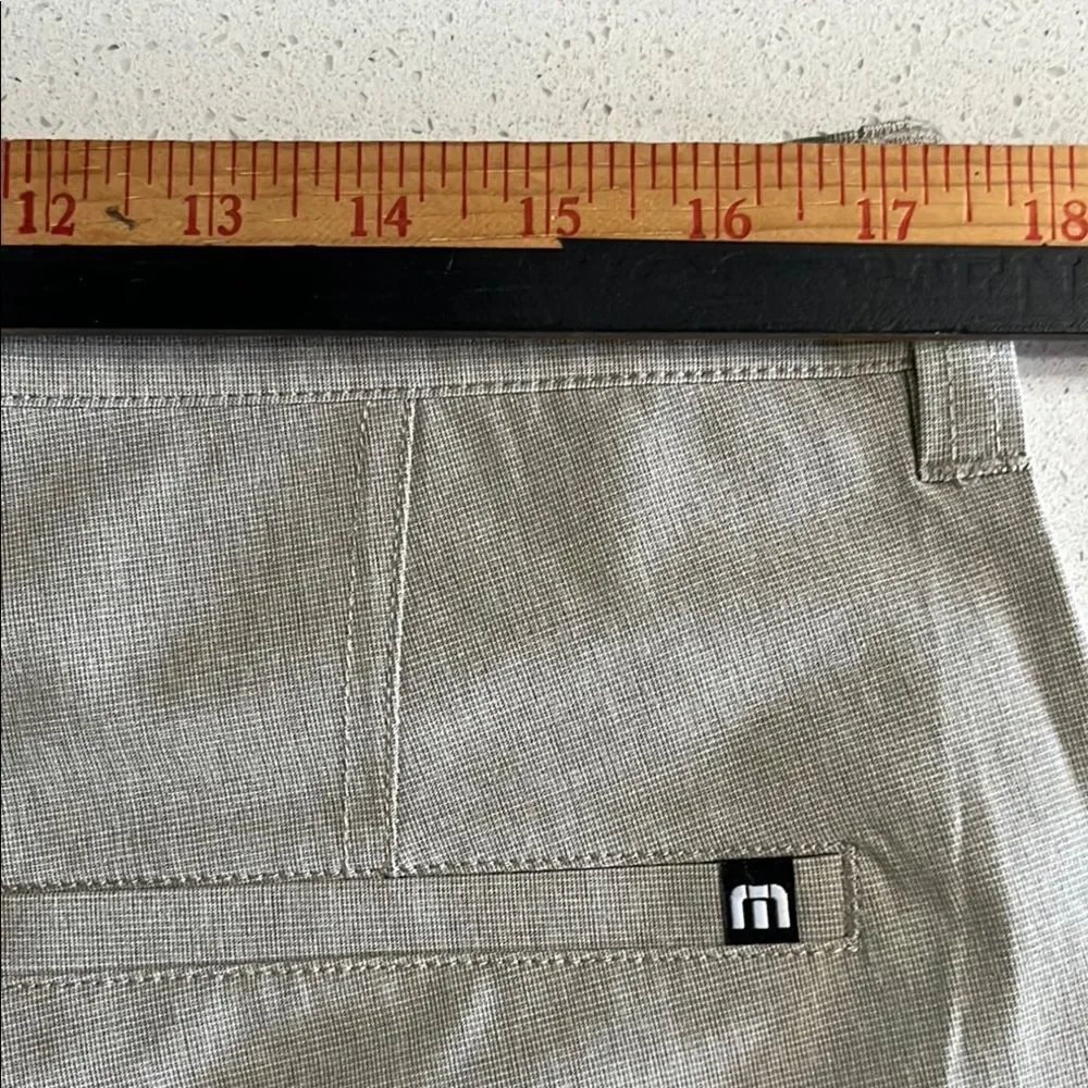 Travis Mathew Gray Flat Front Golf Shorts Size 34